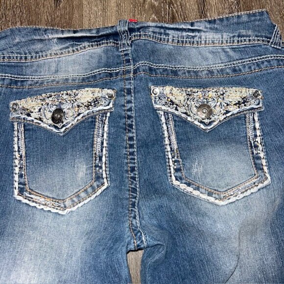 Bongo Jeans Capris Womens 11 Embroidered Rolled Cuff Distressed Stretch Mid Rise - Picture 5 of 6